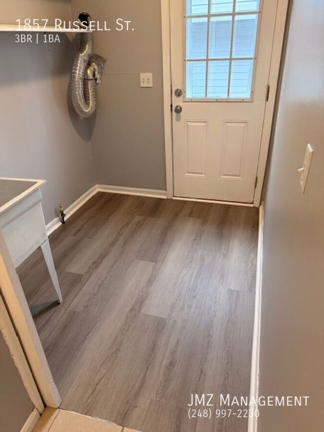 Building Photo - 1857 Russell Ave