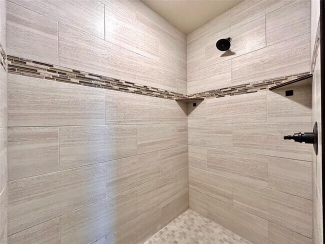 Building Photo - 112 Savage Cir