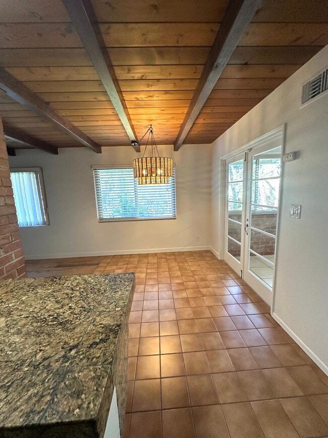 Building Photo - 4370 Calavo Dr