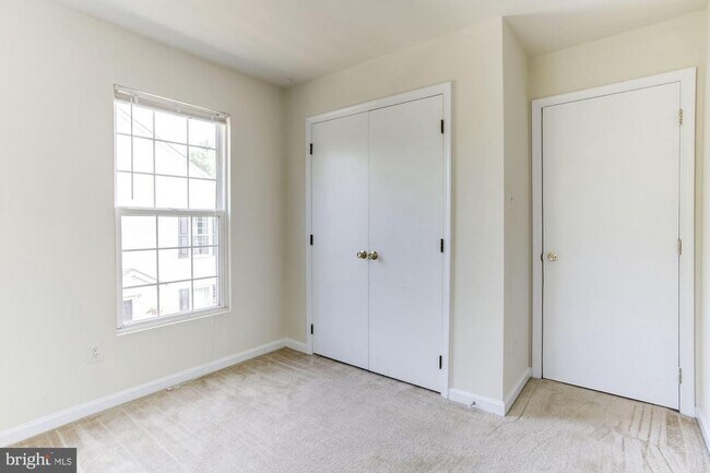 Building Photo - 4831 Green Duck Ln