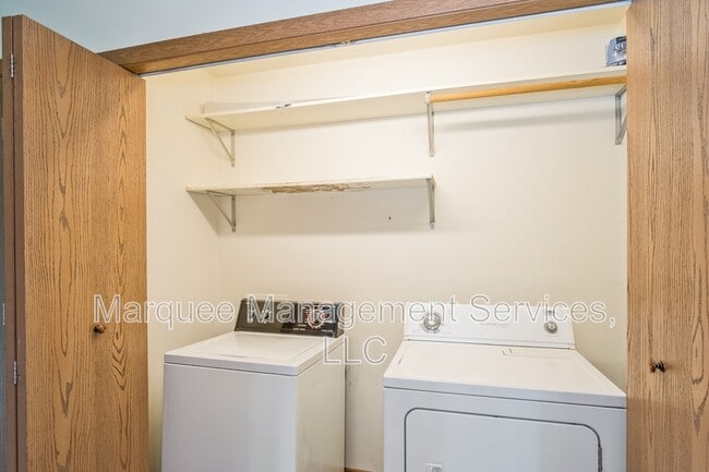 Building Photo - 213 Chateau Dr