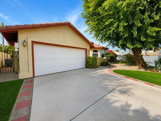Building Photo - 68412 Descanso Cir