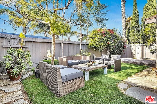 Building Photo - 602 Victoria Ave