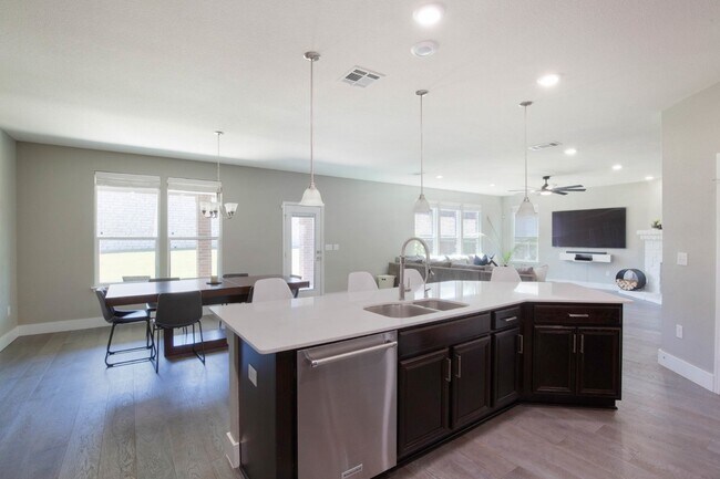 Building Photo - Spacious Home in Easton Park / McKinney Falls