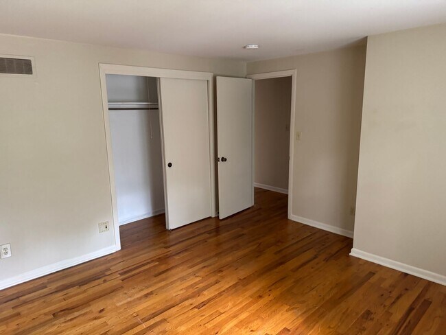 Building Photo - 4763-4765 Nugent Dr