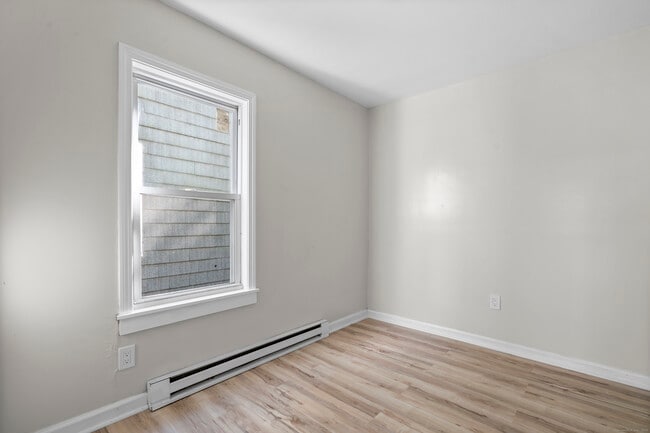 Building Photo - 243 N Main St