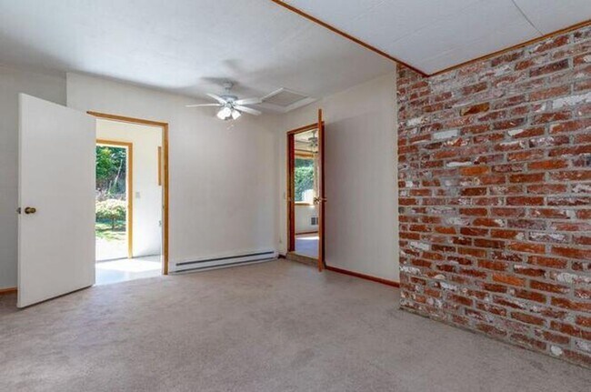 Building Photo - 5800 SE Willow St