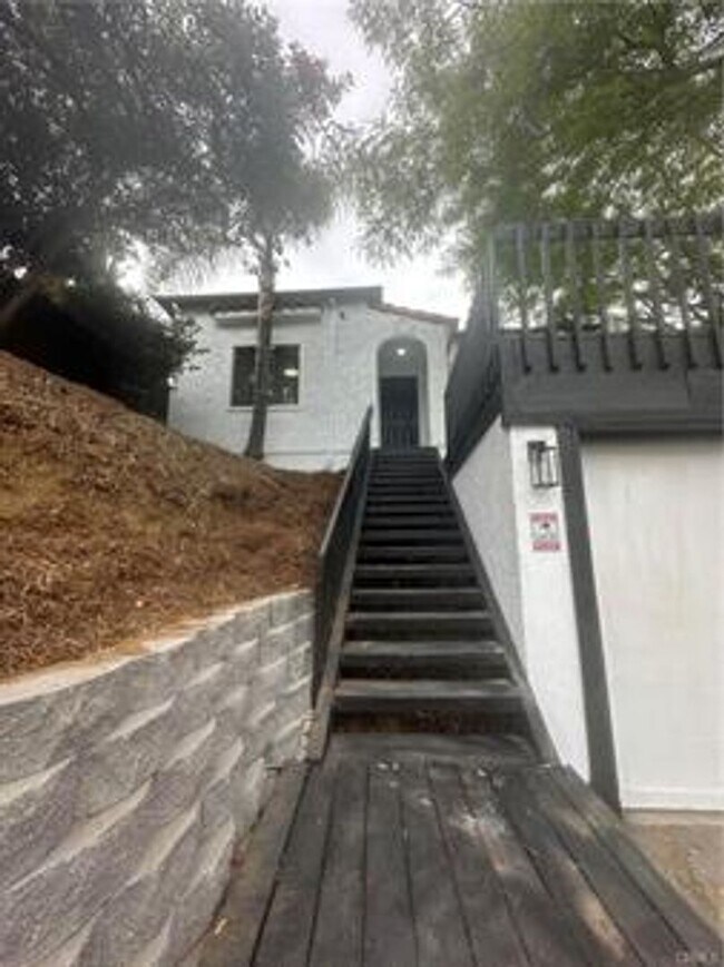Building Photo - 3bed/1bath -- RENT TO OWN/SELLER FINANCE O...