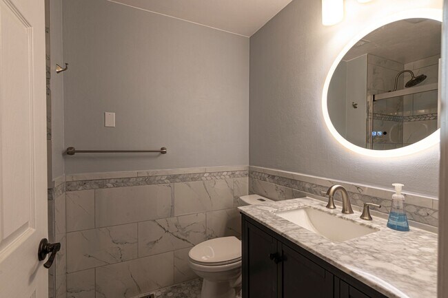 Building Photo - Wonderful 4-bed, 3-bath home adjacent to walking paths and parks