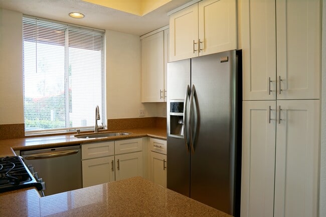 Building Photo - 401 El Cielo Rd