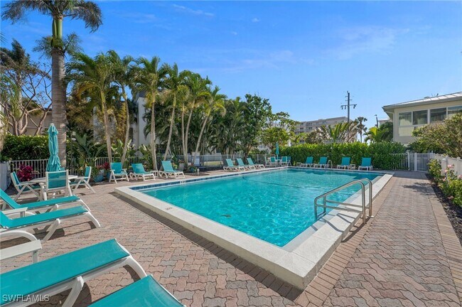 Building Photo - 1950 Gulf Shore Blvd N