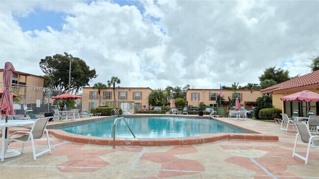 Building Photo - 7100 Fairway Dr