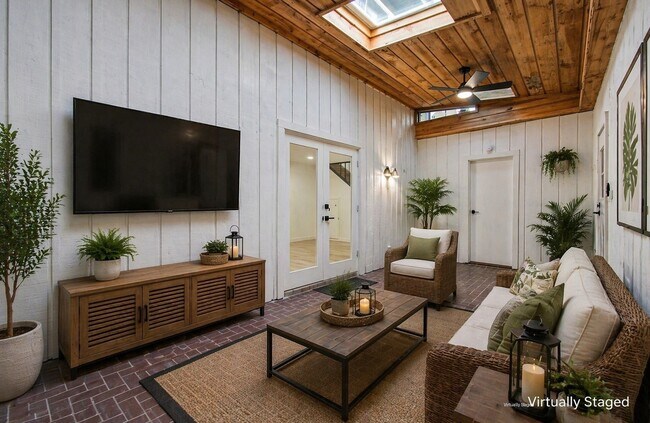 Building Photo - 1888 Saxony Ln