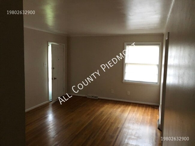 Building Photo - 1925 Kennesaw Dr