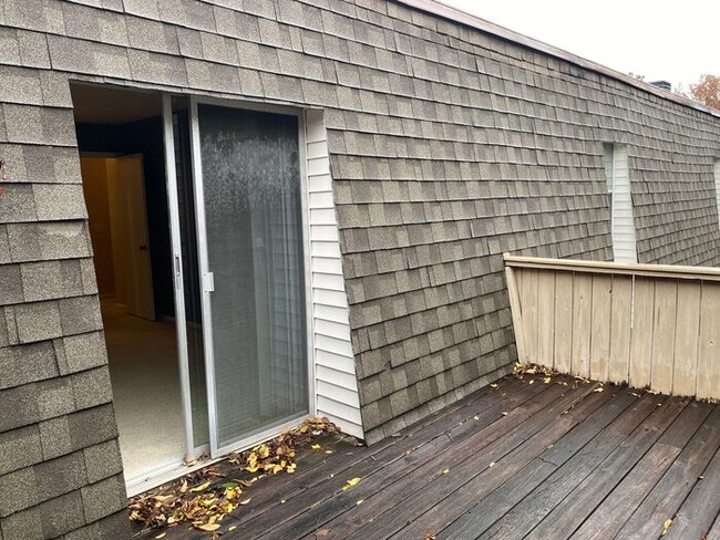 Building Photo - Large 2 Bed 2.5 Bath Apt in Green Hills - ...