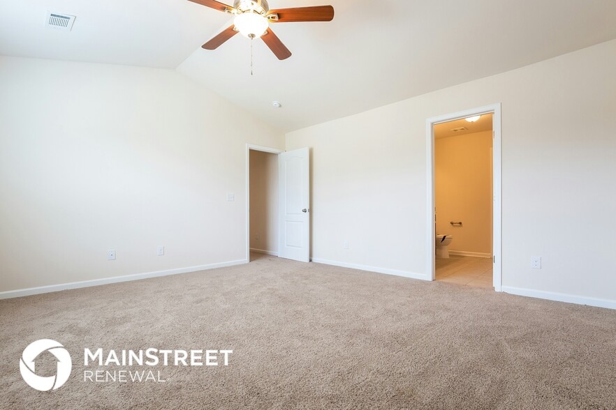Building Photo - 2520 Queen Bee Dr