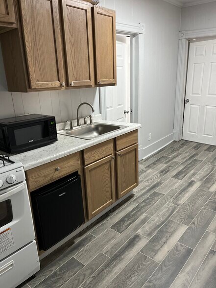 Building Photo - 207 S Mill St Apt 2