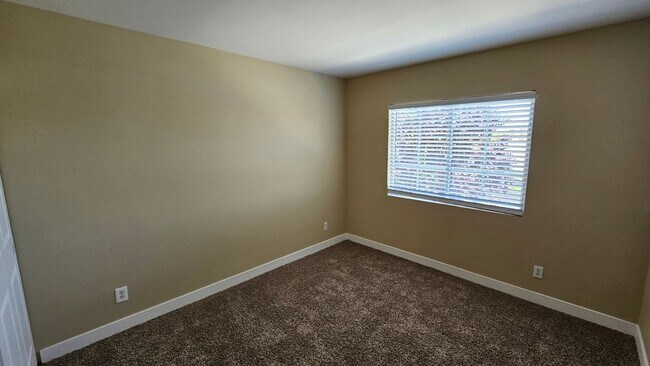 Building Photo - ADORABLE HOME IN SUMMERLIN!!!