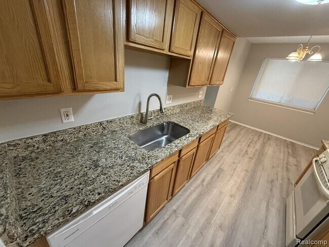 Building Photo - 27153 Farmbrook Villa Dr