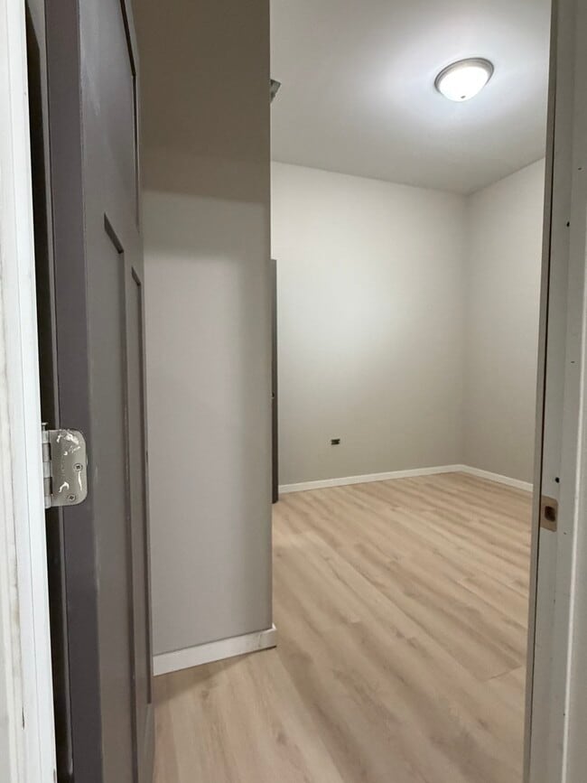 Building Photo - 24 N Pulaski Rd