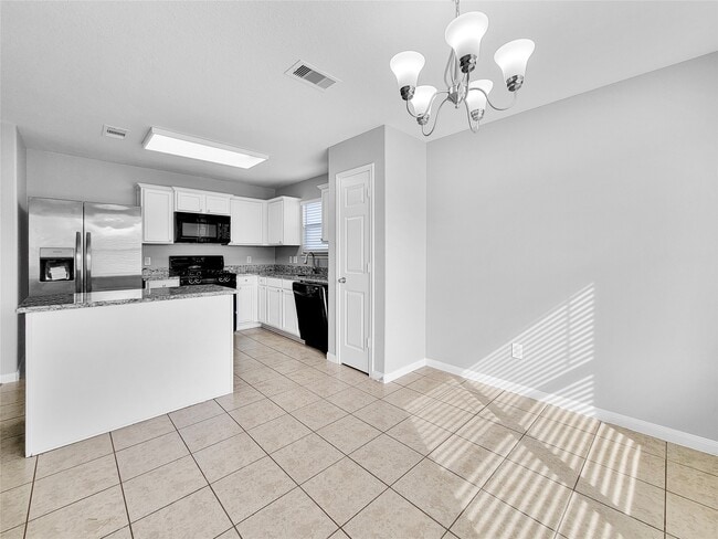 Building Photo - 930 Paradise Rd