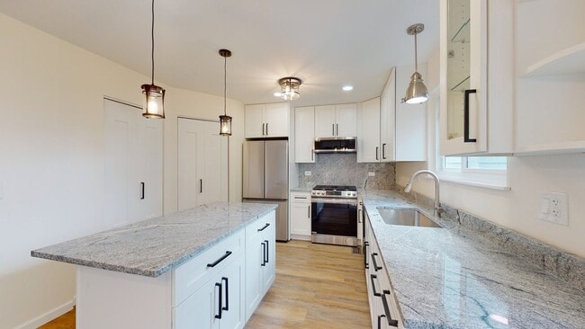 Building Photo - 1913 Barnhill Dr