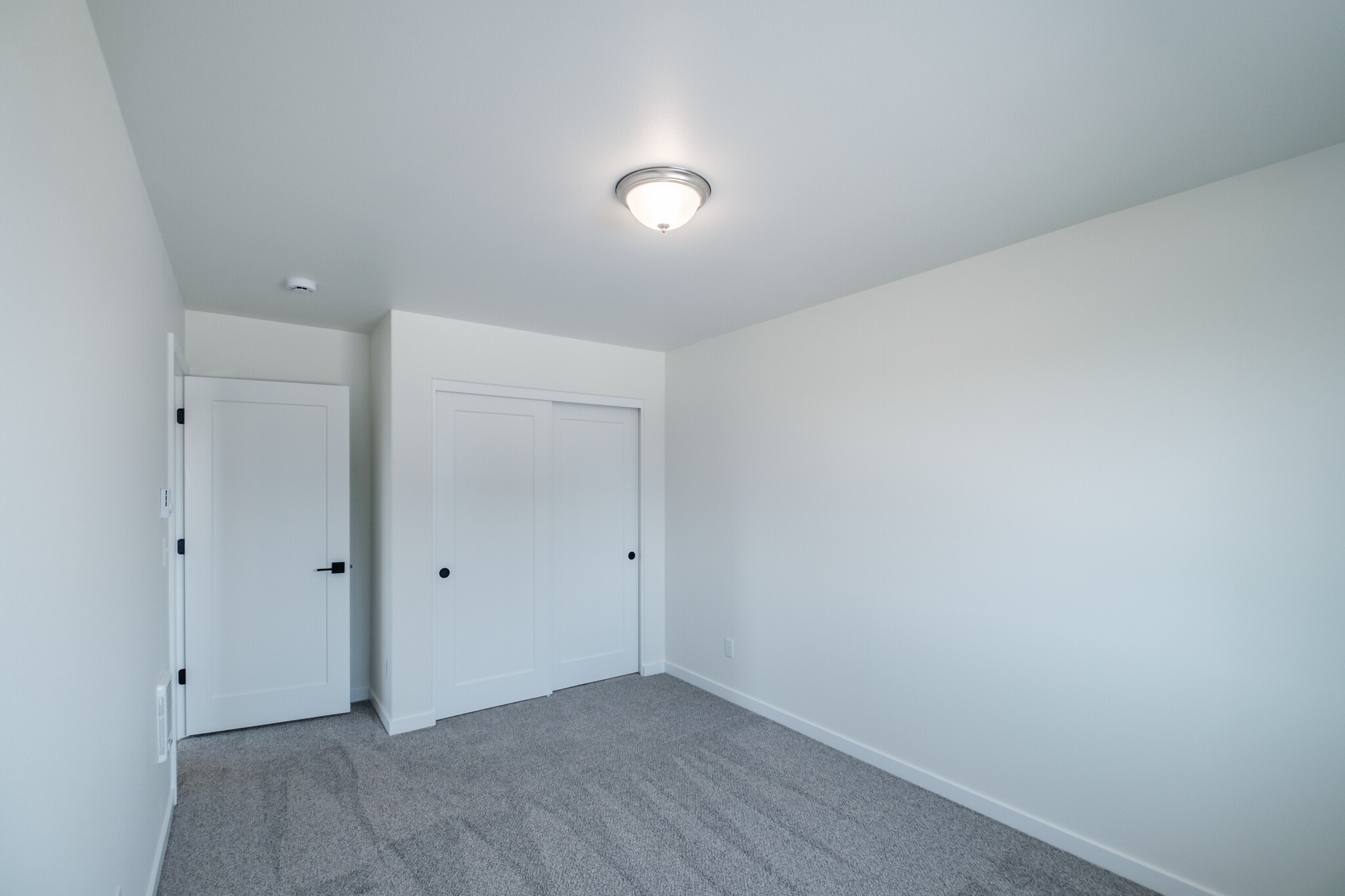 Building Photo - 400 Wagon Wheel Dr