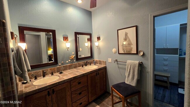 Building Photo - 14770 N Windshade Dr