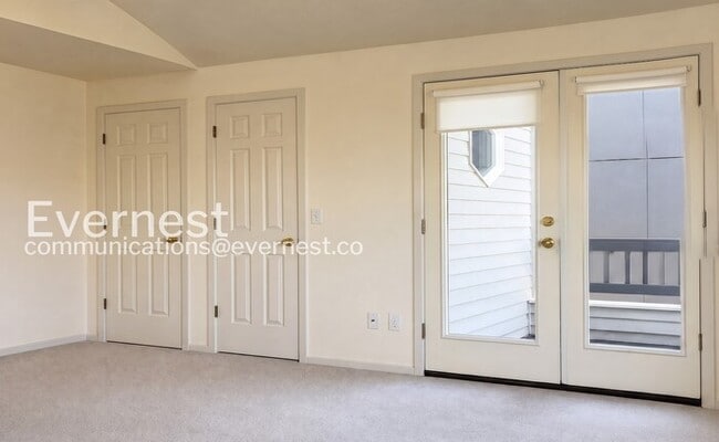 Building Photo - 3 Bed, 2 Bath Home with Garage / Vouchers Accepted / Available Soon!