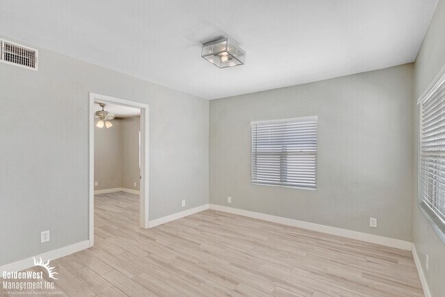 Building Photo - Spacious 3Bdm 1Ba Home In Central Phoenix!