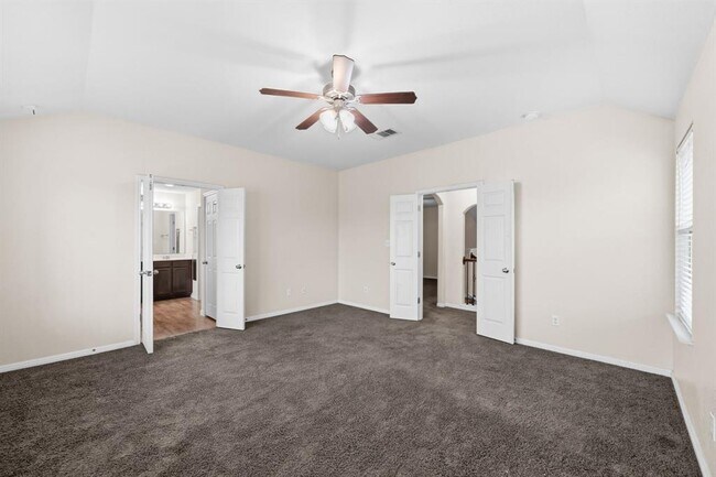 Building Photo - 601 Silver Wing Dr