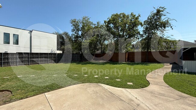 Building Photo - 6458 Royal Ln
