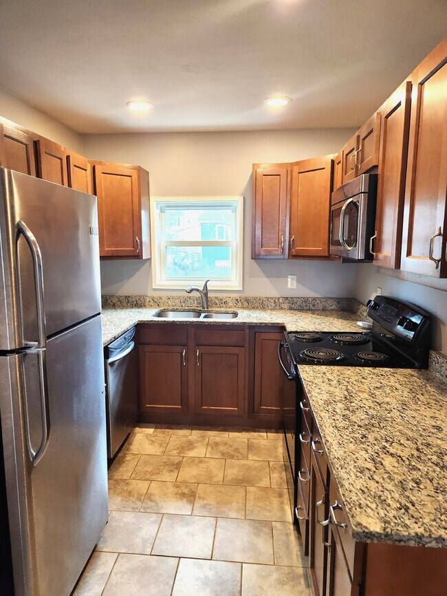 Building Photo - 10 Weeks St