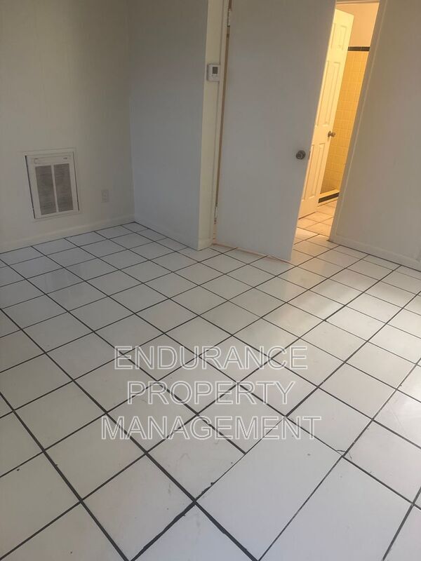 Building Photo - 139 W 28th St