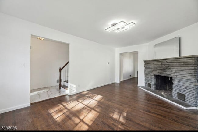 Building Photo - 737 Linden Ave