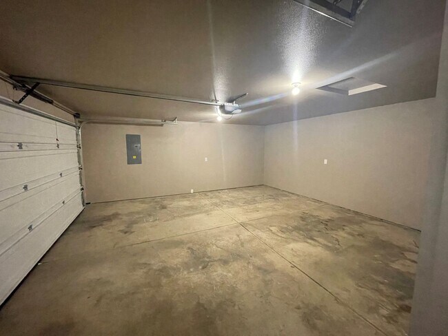 Building Photo - 109 Pear Ct