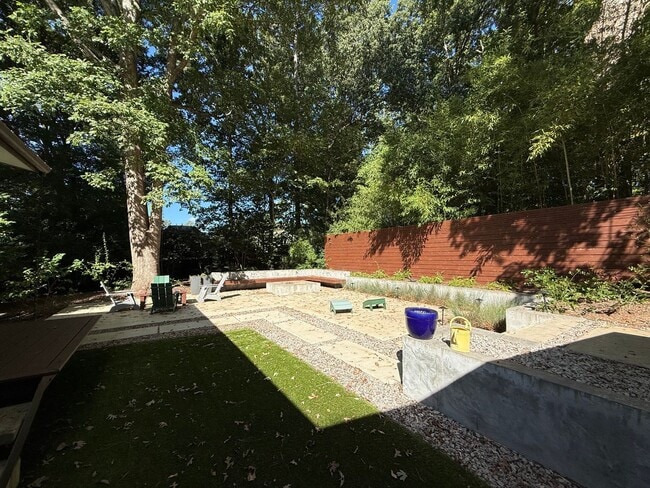 Building Photo - Luxurious 4BD, 3BA Raleigh Home with Fence...