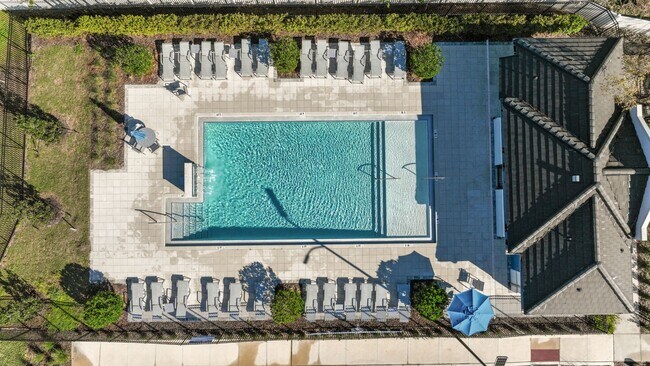 Building Photo - Luxury 3 BR + LOFT/2.5BA/1 Car Garage Luxury Townhome in the highly desirable GATED community of ...