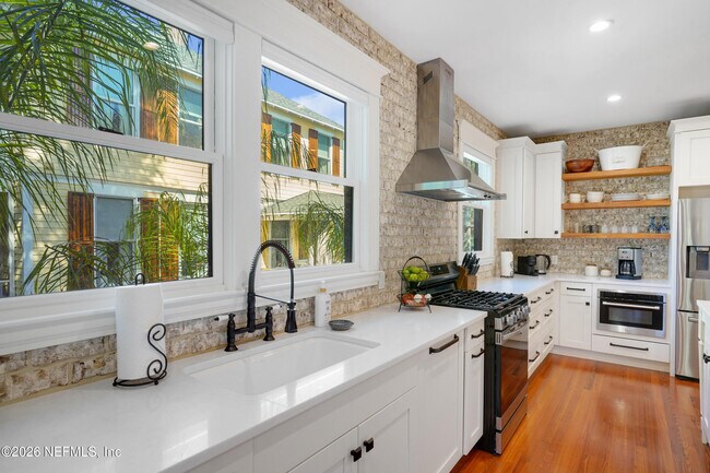 Building Photo - 290 St George St