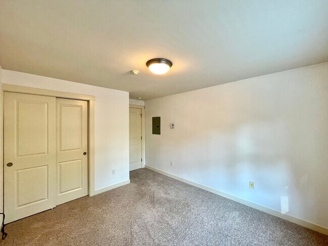 Building Photo - Great Condo For Rent