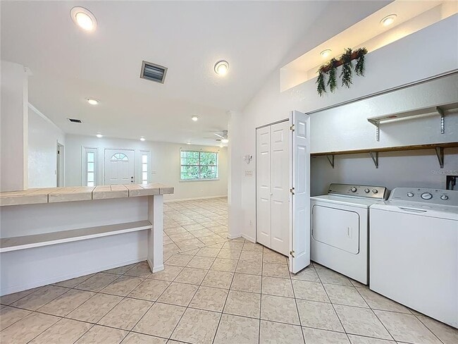 Building Photo - 332 Harris Ave