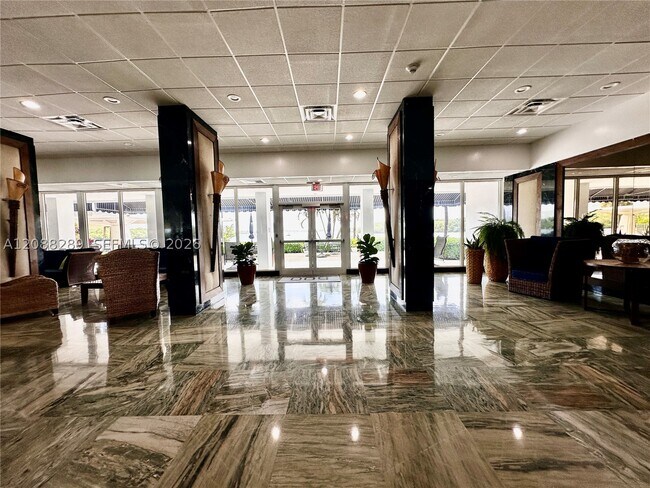 Building Photo - 500 Bayview Dr
