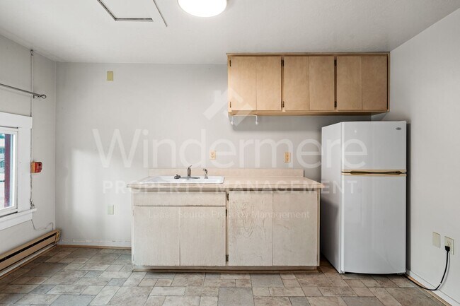 Building Photo - 1321 W 11th Ave