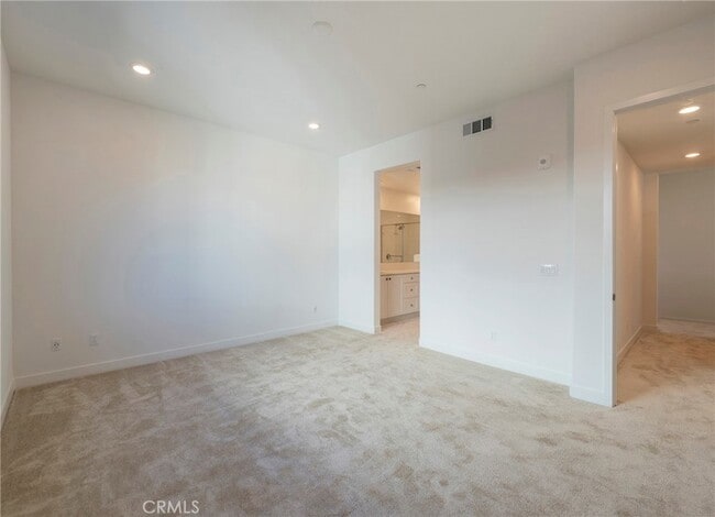 Building Photo - 121 Baluster
