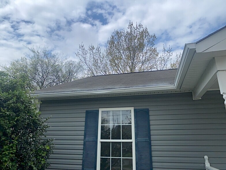 Building Photo - 3329D Moorewood Dr