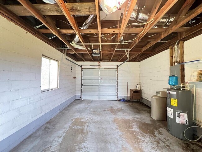 Building Photo - 3725 E Fort King St