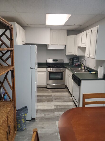 Building Photo - 6588 Log Cabin Ln