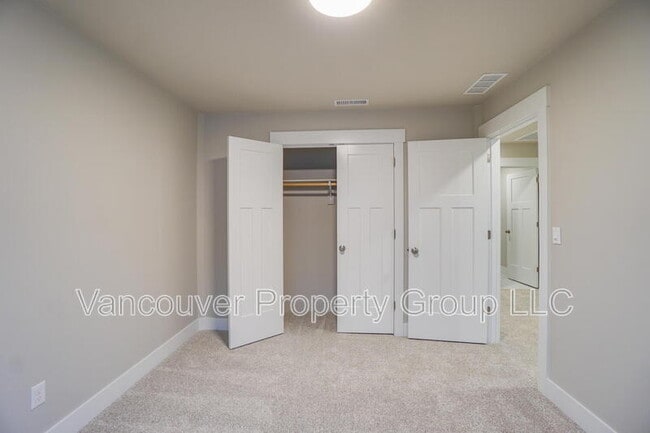 Building Photo - 2215 E Badger Wy