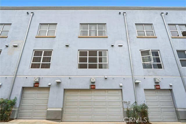 Building Photo - 911 E Santa Ana Blvd