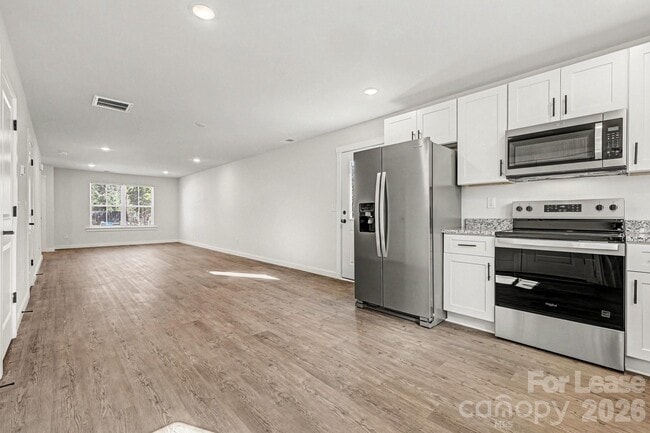 Building Photo - 106 10th Ave SE